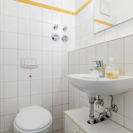 Private Apartment *
